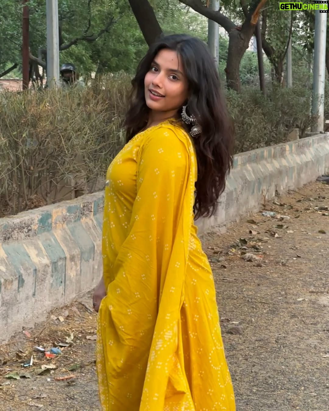 Divyanshi Jaiswal - 3.7K Likes - 🌼🙂‍↔️