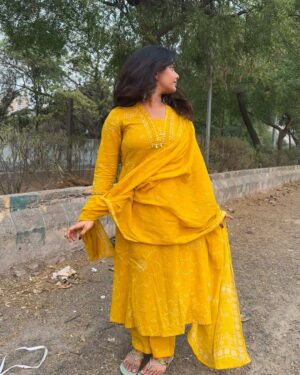 Divyanshi Jaiswal Instagram - 🌼🙂↔️