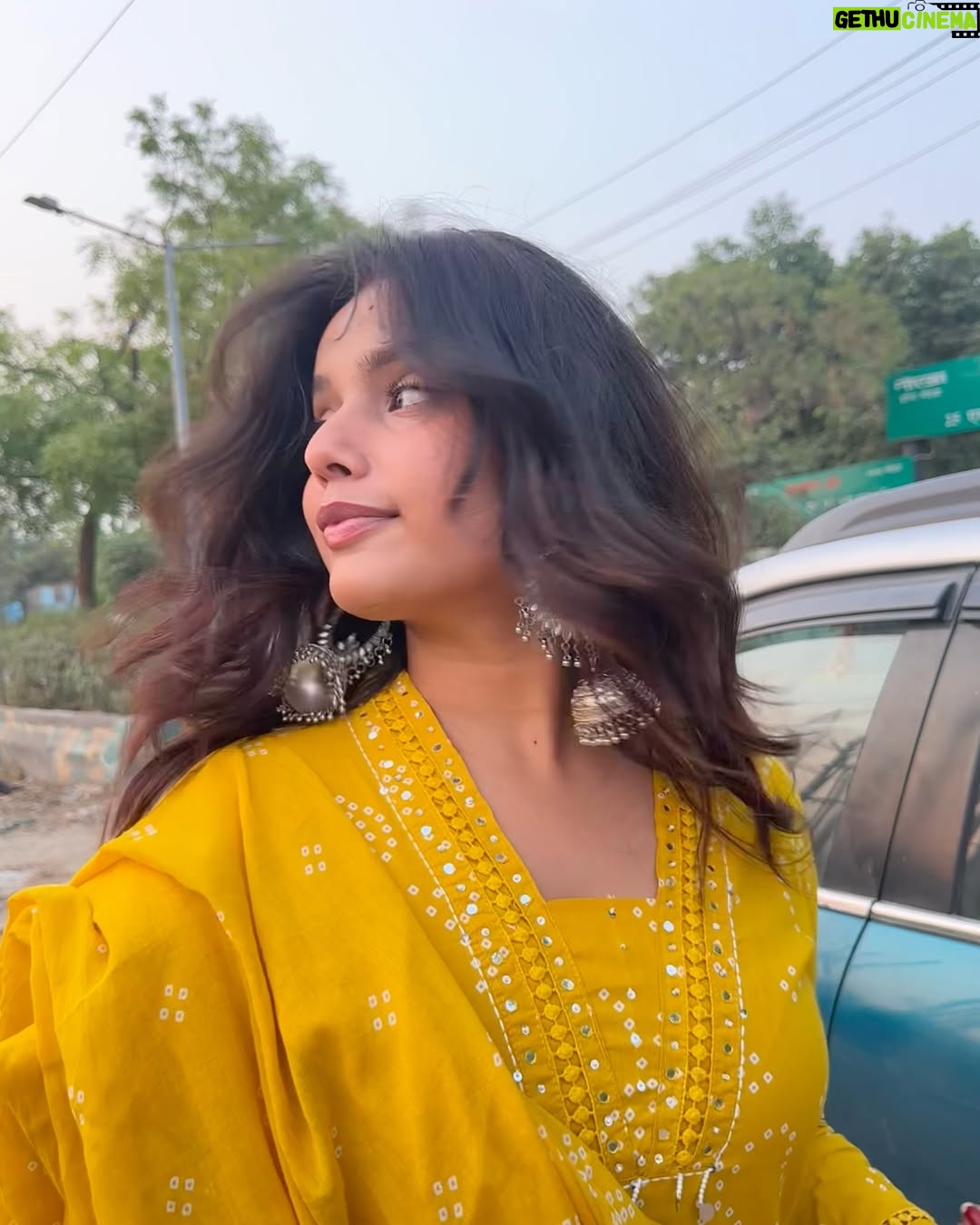 Divyanshi Jaiswal - 3.7K Likes - 🌼🙂‍↔️
