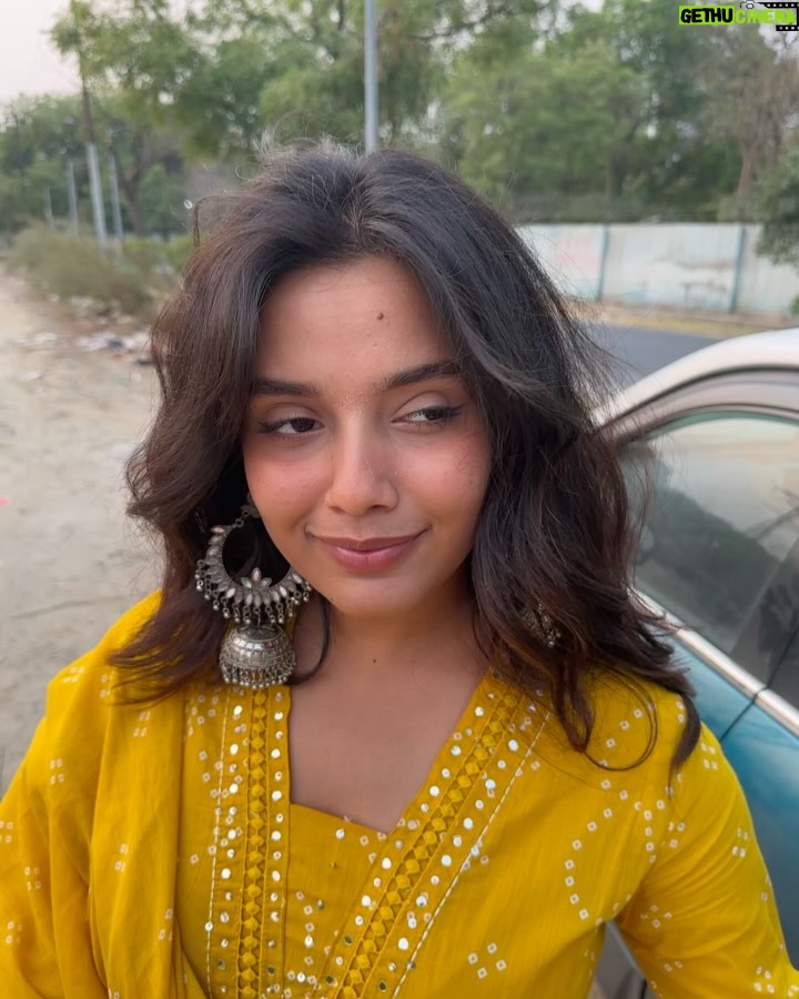 Divyanshi Jaiswal - 3.7K Likes - 🌼🙂‍↔️