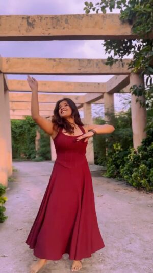 Divyanshi Jaiswal Instagram - This choreography is so beautiful that I had to perform it properly 😭🤌🏼
.
.
Choreographed by the best @anuradhajha_ 
.
.
.
.
.
#reelsinstagram #anuradhajhachoreography #saathiya #instalike #dance #bollywoodlovesong #viralkarado