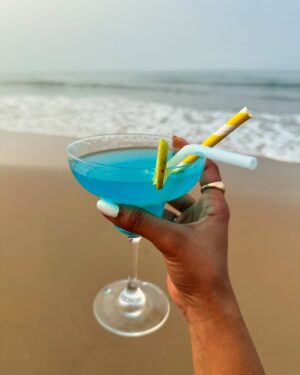 Divyanshi Jaiswal Instagram - ⛱️☀️👙🌊🤍😮💨✨
