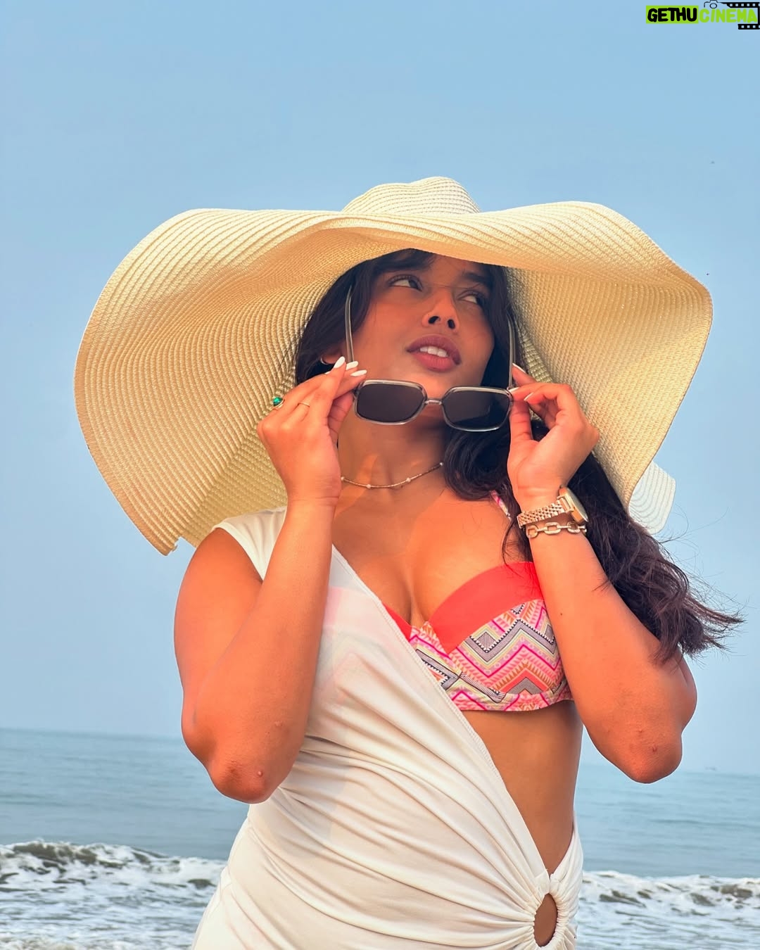 Divyanshi Jaiswal - 3.7K Likes - ⛱️☀️👙🌊🤍😮‍💨✨