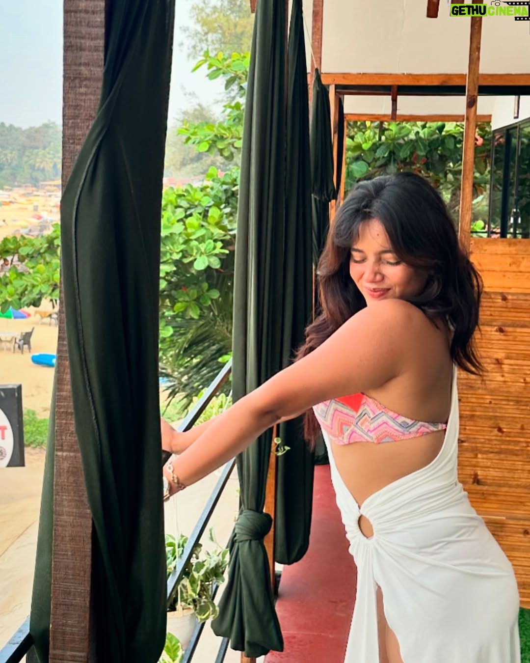 Divyanshi Jaiswal - 3.7K Likes - ⛱️☀️👙🌊🤍😮‍💨✨