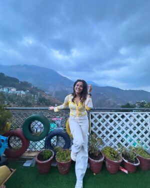 Divyanshi Jaiswal Instagram - POV: You take a solo trip and realize you're actually fun to hang out with🪷🙂↕️