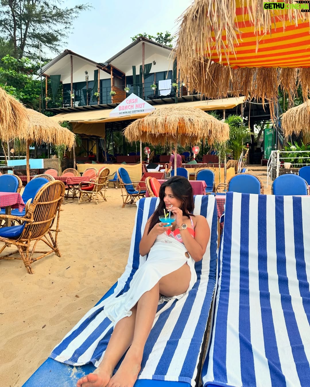 Divyanshi Jaiswal - 3.7K Likes - ⛱️☀️👙🌊🤍😮‍💨✨