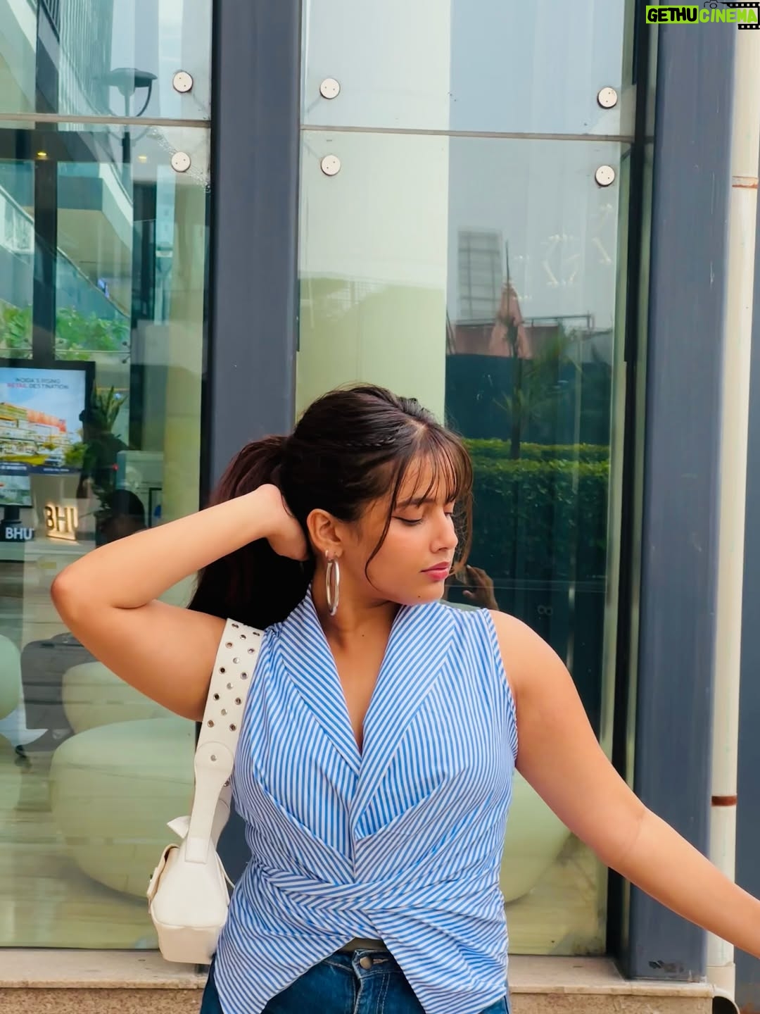 Divyanshi Jaiswal - 1.5K Likes - Chic happens.🌀