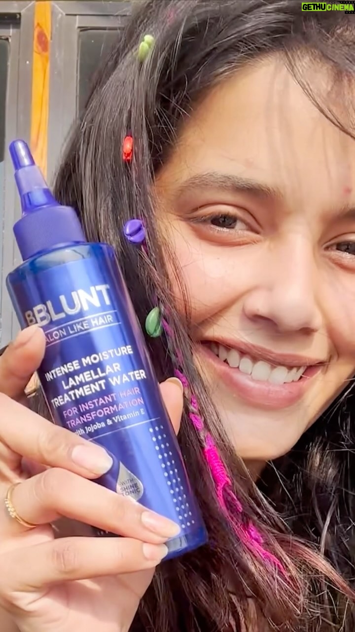 Divyanshi Jaiswal - 1.6K Likes - Beach hair, don’t care? Well, I did care… until BBlunt’s Lamellar Water stepped in! 💁🏻‍♀️

This magical rinse transformed my dry, crunchy waves into silky, smooth strands—like hydration on demand for your hair. Perfect for those sun-soaked beach days!😮‍💨🤌🏼
.
.
.
.
#beachhair #beachday #AD #PaidPartnership #BBLUNT #LamellarWater
#IntenseMoisture #SmoothAndShiny
#InstantHairTransformation #ShinyHairSecrets
#HairCareRevolution #BBLUNTHairMagic