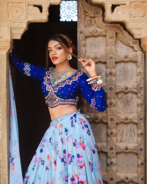 Dixita Patel Instagram - Bloom with grace 🧿✨
.
.
.

#jaipur #amerfort #amer #jaipurcity #jaipurpinkcity #chaniyacholi #fashion #trending #viral #style #fashion #gujju #desi #ootd #explore