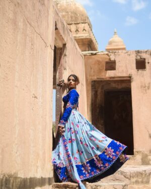 Dixita Patel Instagram - Bloom with grace š§æāØ
.
.
.
#jaipur #amerfort #amer #jaipurcity #jaipurpinkcity #chaniyacholi #fashion #trending #viral #style #fashion #gujju #desi #ootd #explore