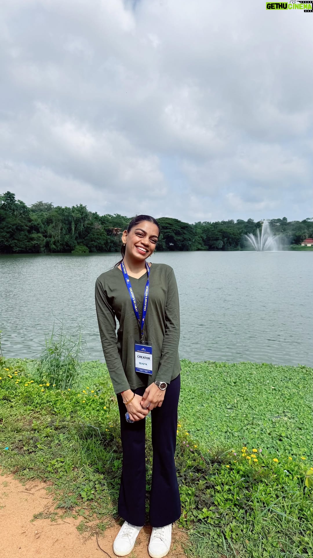 Dixita Patel - 3K Likes - A day that truly touched my soul…
From planting moringa with my own hands 🌱 to enjoying a simple satvik meal on a banana leaf 🍃, playing with the sweetest cows at the Gaushala 🐄, sipping the most refreshing buttermilk 🥛, spending time with the kids at the Gurukul 🧒🏻📚, meditating deeply 🧘🏻‍♀️ and finally… interacting with Guruji himself – my heart is still full 💫🙏

The day ended with Satsang 🎶, spiritual joy, and a peaceful night read 📖…
and I swear, my dardiyan (aches, worries, thoughts) disappeared in a minute ✨🕊️

Huge gratitude to all the kind-hearted volunteers @rahul_sejwani @nitisha_kanungo @deep_chaiii who made this experience so special 🧡 Thank you for holding space so beautifully 🤍

#ArtOfLiving #SoulfulDay #Gratitude #SpiritualJourney #SatsangMagic #DixitaDiaries