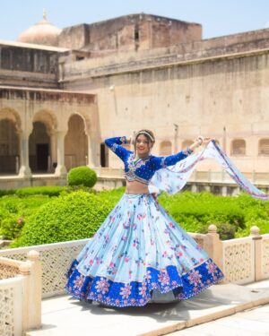 Dixita Patel Instagram - Bloom with grace 🧿✨
.
.
.

#jaipur #amerfort #amer #jaipurcity #jaipurpinkcity #chaniyacholi #fashion #trending #viral #style #fashion #gujju #desi #ootd #explore