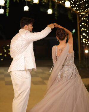 Doll Daundkar Instagram - Sangeet Night To Remember 🎶
“Lights, camera, dance! 💃✨ Our sangeet wasn’t just a celebration, it was a full-blown Bollywood blockbuster with love, laughter, and nonstop vibes! 🎤🔥
#DoraPyaarKa
Planner @mywedzy
📸 @vb_bagde_mr.photographer