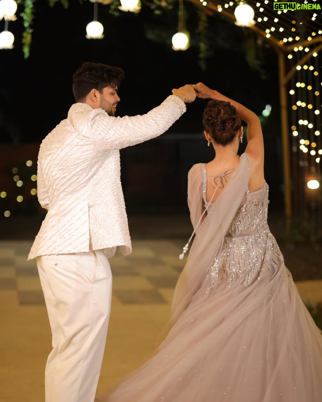 Doll Daundkar - 78.9K Likes - Sangeet Night To Remember 🎶
“Lights, camera, dance! 💃✨ Our sangeet wasn’t just a celebration, it was a full-blown Bollywood blockbuster with love, laughter, and nonstop vibes! 🎤🔥 

#DoraPyaarKa

Planner @mywedzy 
📸 @vb_bagde_mr.photographer