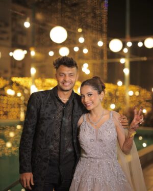 Doll Daundkar Instagram - Sangeet Night To Remember 🎶
“Lights, camera, dance! 💃✨ Our sangeet wasn’t just a celebration, it was a full-blown Bollywood blockbuster with love, laughter, and nonstop vibes! 🎤🔥
#DoraPyaarKa
Planner @mywedzy
📸 @vb_bagde_mr.photographer