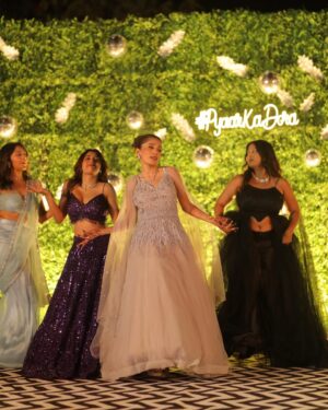 Doll Daundkar Instagram - Sangeet Night To Remember 🎶
“Lights, camera, dance! 💃✨ Our sangeet wasn’t just a celebration, it was a full-blown Bollywood blockbuster with love, laughter, and nonstop vibes! 🎤🔥
#DoraPyaarKa
Planner @mywedzy
📸 @vb_bagde_mr.photographer