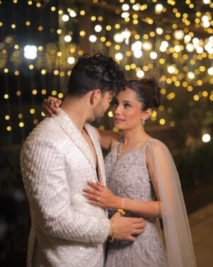 Doll Daundkar Instagram - Sangeet Night To Remember 🎶
“Lights, camera, dance! 💃✨ Our sangeet wasn’t just a celebration, it was a full-blown Bollywood blockbuster with love, laughter, and nonstop vibes! 🎤🔥
#DoraPyaarKa
Planner @mywedzy
📸 @vb_bagde_mr.photographer