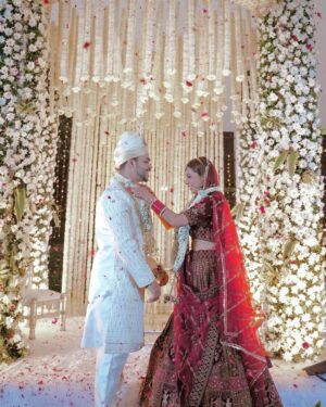 Doll Daundkar Instagram - Stepping into forever with my best friend by my side
20.12.24 ❤️🧿✨
Hair @injala_18
Planner @mywedzy
📷 @vb_bagde_mr.photographer