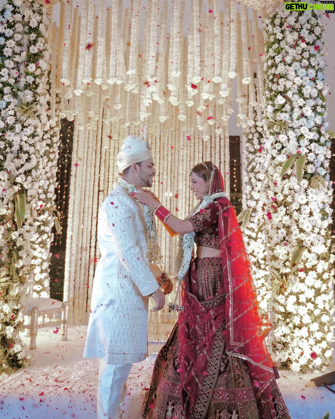 Doll Daundkar - 190.6K Likes - Stepping into forever with my best friend by my side 
20.12.24 ❤️🧿✨

Hair @injala_18 
Planner @mywedzy 
📷 @vb_bagde_mr.photographer