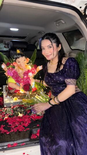 Doll Daundkar Instagram - Some videos don’t need a background track… Its the heart beat of devotion !! 🥹No filter, no edit, just pure emotion. This is one of them. Raw, real, and full of love ✨
Every year, we welcome Bappa with all our heart and bid Him goodbye with teary eyes 🥹Ganpati Bappa Morya… Pudhchya Varshi Lavkar Ya!❤️🌺
A huge salute to our incredible Dhol Tasha team small kids to bigger ones , no one stopped even when the rain poured. That energy? Pure goosebumps. 🙏🔥 @matrubhumipune
#GanpatiVisarjan #BappaMoraya”
