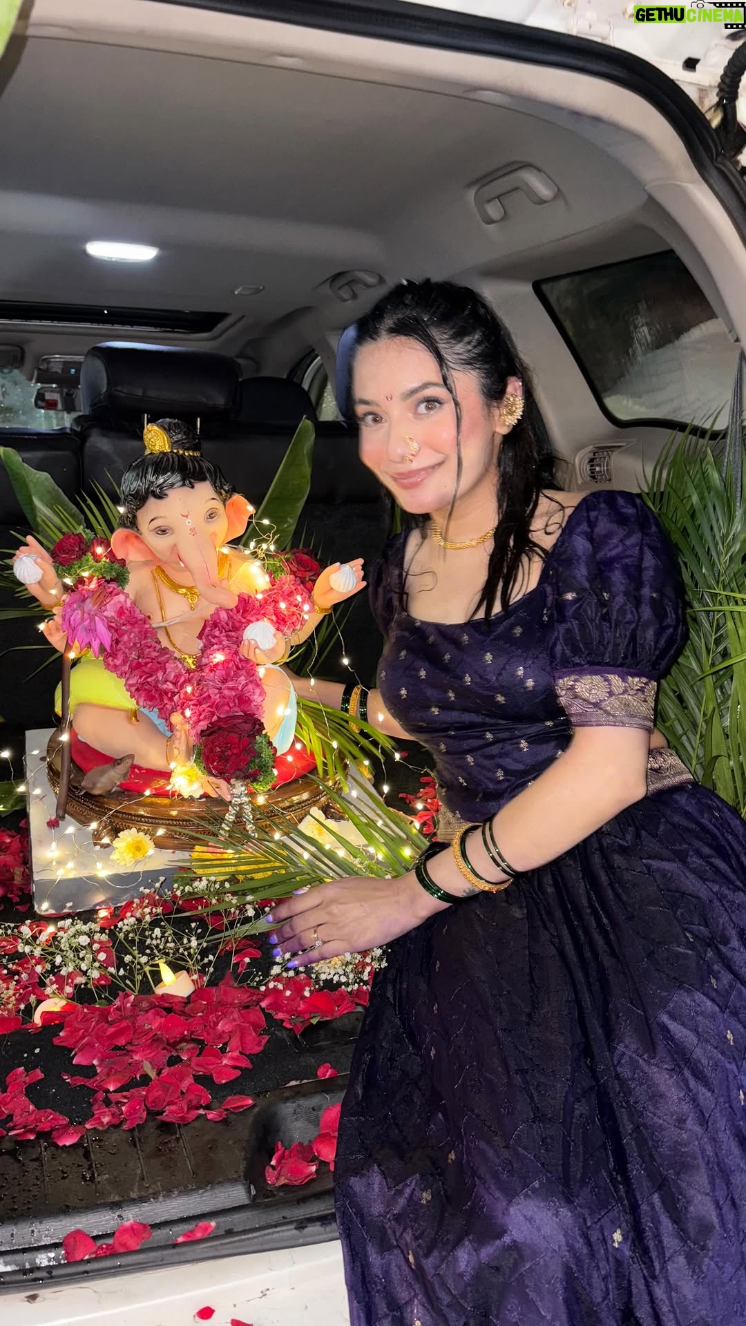 Doll Daundkar - 99.9K Likes - Some videos don’t need a background track… Its the heart beat of devotion !! 🥹No filter, no edit, just pure emotion. This is one of them. Raw, real, and full of love ✨
Every year, we welcome Bappa with all our heart and bid Him goodbye with teary eyes 🥹Ganpati Bappa Morya… Pudhchya Varshi Lavkar Ya!❤️🌺

A huge salute to our incredible Dhol Tasha team small kids to bigger ones , no one stopped even when the rain poured. That energy? Pure goosebumps. 🙏🔥 @matrubhumipune 

 #GanpatiVisarjan #BappaMoraya”