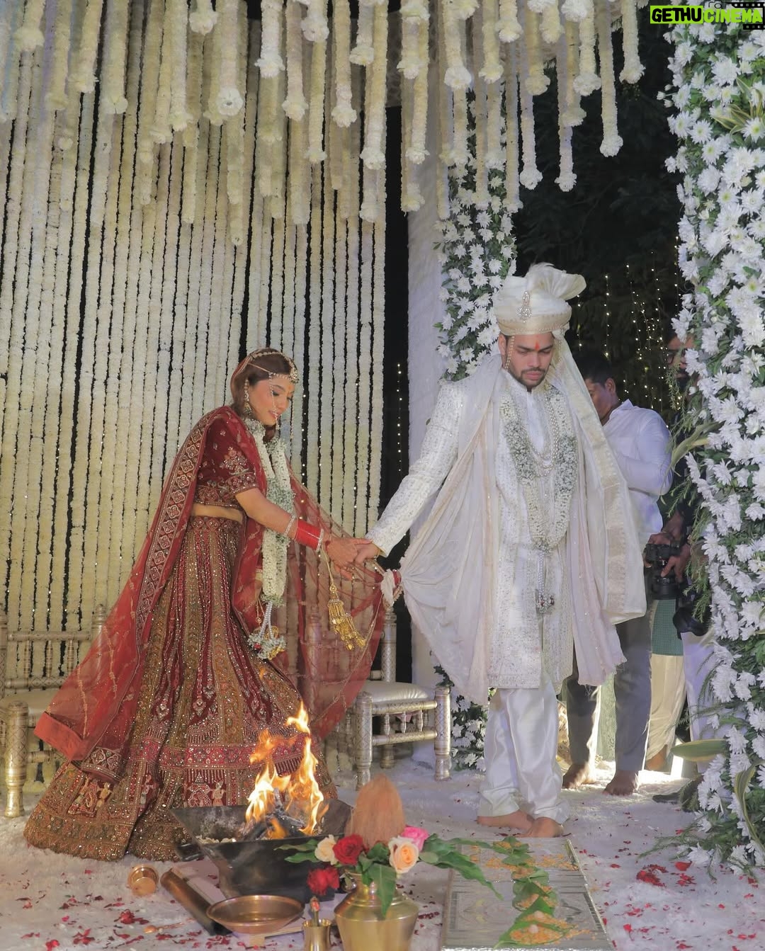 Doll Daundkar - 190.6K Likes - Stepping into forever with my best friend by my side 
20.12.24 ❤️🧿✨

Hair @injala_18 
Planner @mywedzy 
📷 @vb_bagde_mr.photographer
