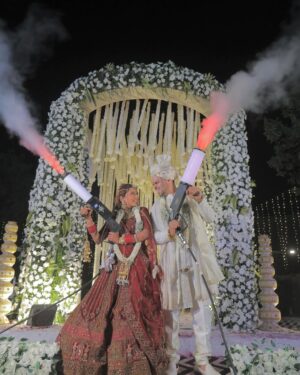 Doll Daundkar Instagram - Stepping into forever with my best friend by my side
20.12.24 ❤️🧿✨
Hair @injala_18
Planner @mywedzy
📷 @vb_bagde_mr.photographer
