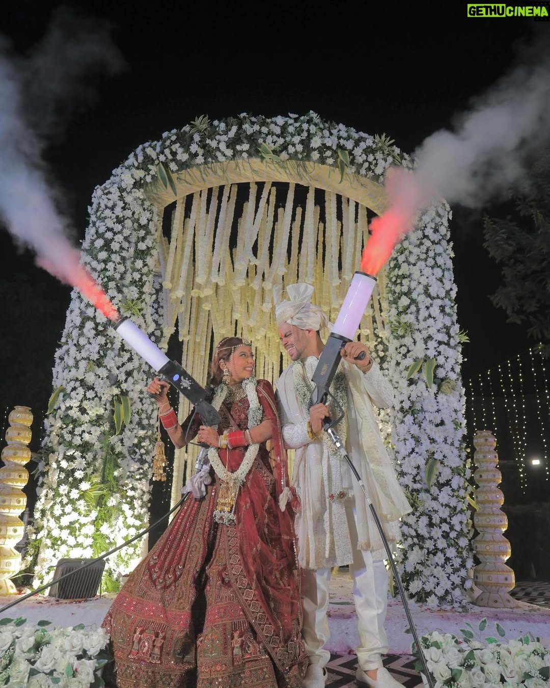 Doll Daundkar - 190.6K Likes - Stepping into forever with my best friend by my side 
20.12.24 ❤️🧿✨

Hair @injala_18 
Planner @mywedzy 
📷 @vb_bagde_mr.photographer