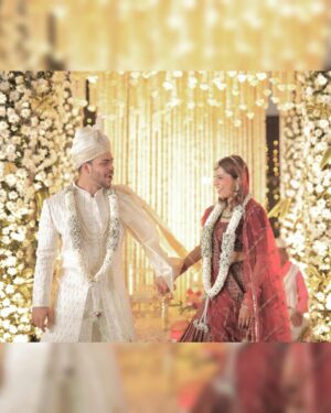 Doll Daundkar Instagram - Stepping into forever with my best friend by my side
20.12.24 ❤️🧿✨
Hair @injala_18
Planner @mywedzy
📷 @vb_bagde_mr.photographer