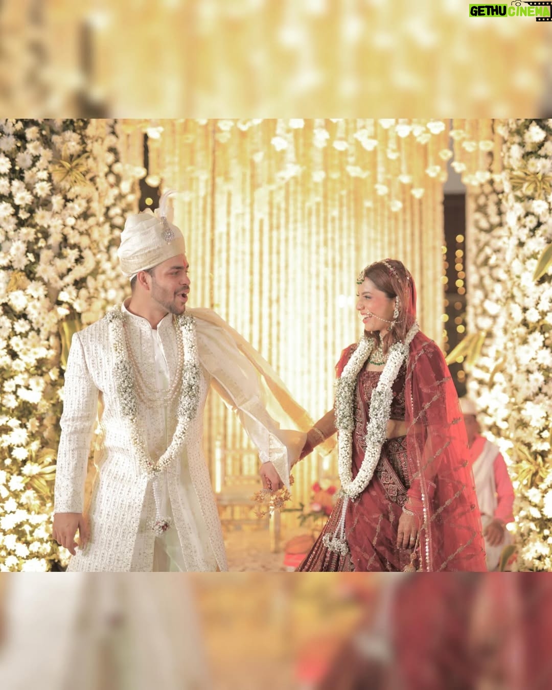 Doll Daundkar - 190.6K Likes - Stepping into forever with my best friend by my side 
20.12.24 ❤️🧿✨

Hair @injala_18 
Planner @mywedzy 
📷 @vb_bagde_mr.photographer