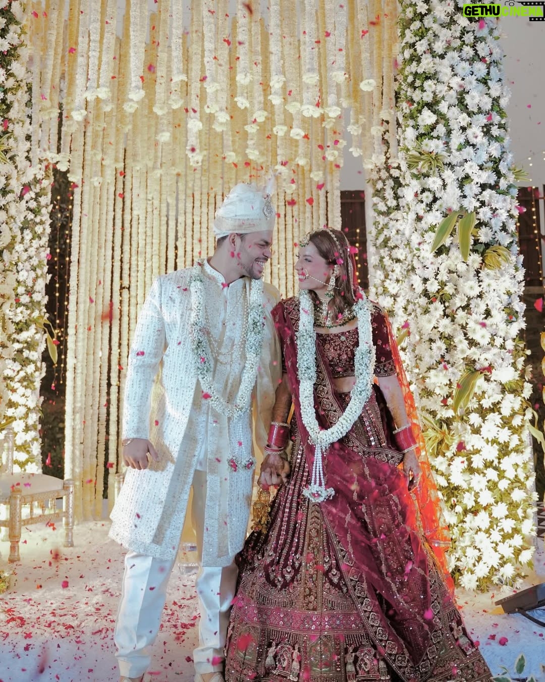 Doll Daundkar - 190.6K Likes - Stepping into forever with my best friend by my side 
20.12.24 ❤️🧿✨

Hair @injala_18 
Planner @mywedzy 
📷 @vb_bagde_mr.photographer