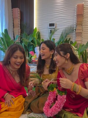 Doll Daundkar Instagram - गणपती बाप्पा मोरया !! 🪷🪞🦢🌺