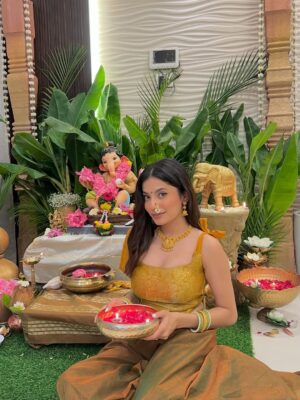 Doll Daundkar Instagram - गणपती बाप्पा मोरया !! 🪷🪞🦢🌺