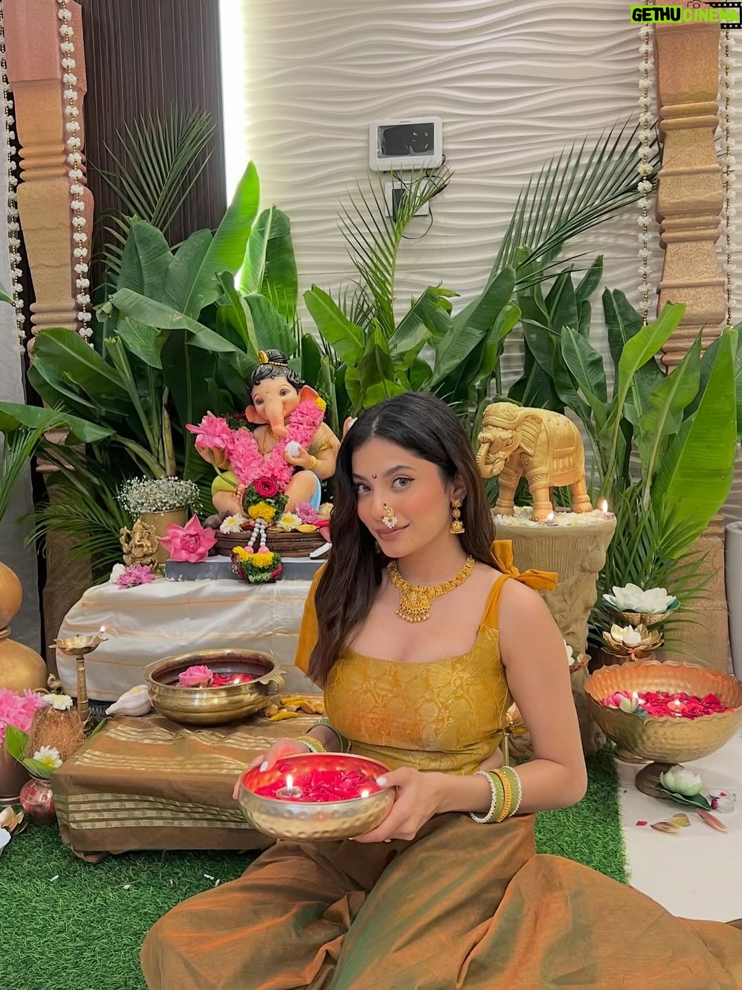 Doll Daundkar - 42.9K Likes - गणपती बाप्पा मोरया !! 🪷🪞🦢🌺