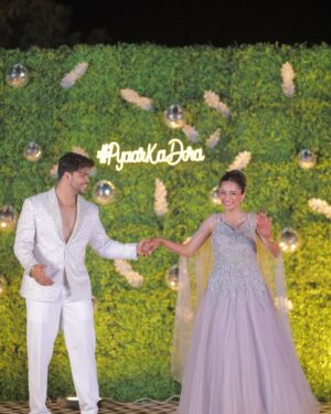 Doll Daundkar Instagram - Sangeet Night To Remember 🎶
“Lights, camera, dance! 💃✨ Our sangeet wasn’t just a celebration, it was a full-blown Bollywood blockbuster with love, laughter, and nonstop vibes! 🎤🔥
#DoraPyaarKa
Planner @mywedzy
📸 @vb_bagde_mr.photographer