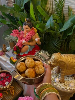 Doll Daundkar Instagram - गणपती बाप्पा मोरया !! 🪷🪞🦢🌺