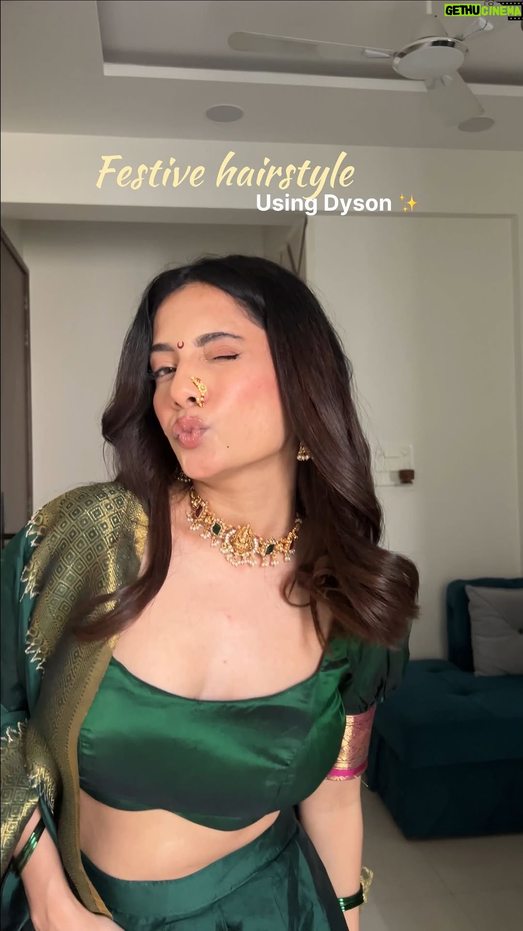 Doll Daundkar - 49.5K Likes - Keeping it simple! Soft curls and we are done, अत्ता मी खूप मोदक खाणार !! 🤭💕 

#festive #festival