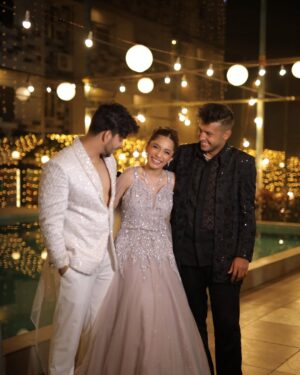 Doll Daundkar Instagram - Sangeet Night To Remember 🎶
“Lights, camera, dance! 💃✨ Our sangeet wasn’t just a celebration, it was a full-blown Bollywood blockbuster with love, laughter, and nonstop vibes! 🎤🔥
#DoraPyaarKa
Planner @mywedzy
📸 @vb_bagde_mr.photographer