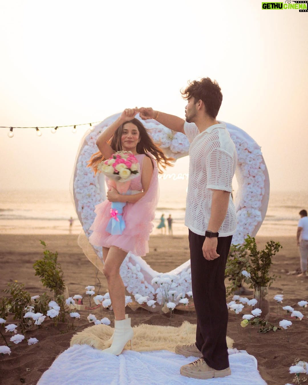 Doll Daundkar - 184K Likes - Forever together ! 💍✨💕

📸 @films_by_pavan