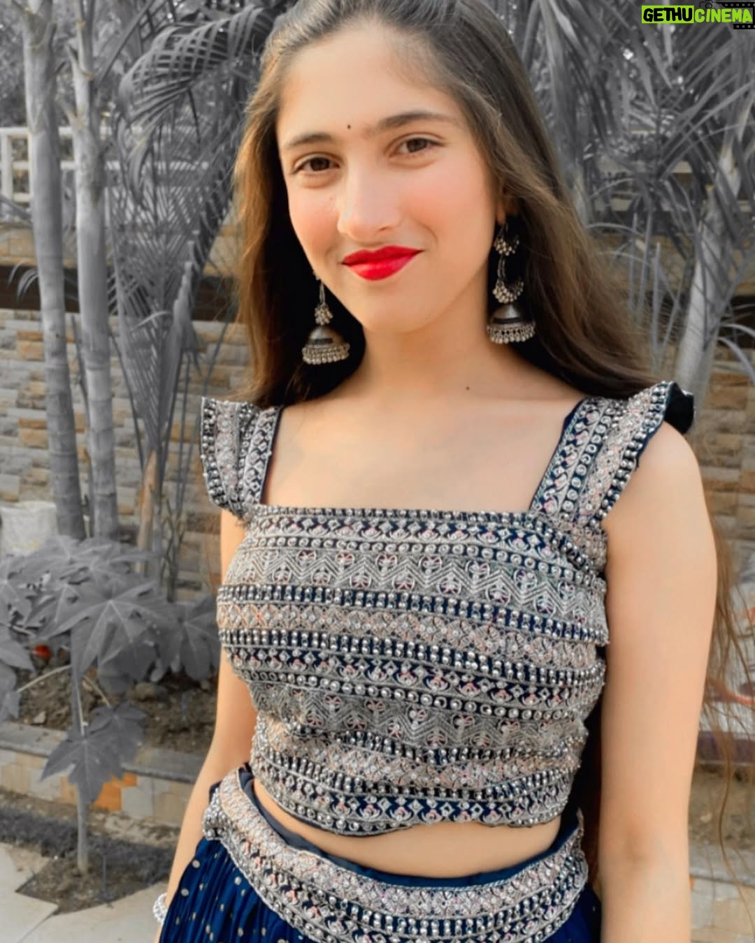 Dollsy Pamnani - 7.7K Likes - Happy Diwali 🥳❤️

🎵 - @swatimishra476