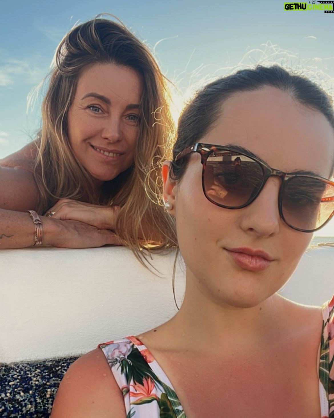 Dominika Paleta - 18.8K Likes - La Paz …  días hermosos en familia agradeciendo y celebrando estar juntos … un año más. 🐋🌵✨