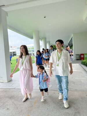 Dong Nhi Instagram - HƬnh kį»· niį»m chį» hai Winnie hoĆ n thĆ nh ngĆ y hį»c Äįŗ§u tiĆŖn tįŗ”i ngĆ“i trʰį»ng mį»i šš
#dongnhi #ongcaothang #winnieong #nhithangfamily