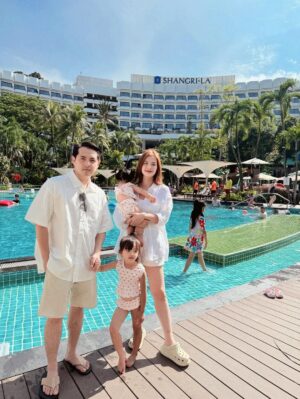 Dong Nhi Instagram - Grateful for the laughs, sunsets, and family moments shared at @rasasentosa . Sentosa was made even more magical with your incredible hospitality ā¤ļø
#nhithangfamily
#DiscoverSentosa
#SentosaIsland
#SentosaDiscoverySquad
#discoversentosa #singapore #exploresingapore