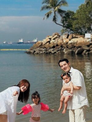 Dong Nhi Instagram - Grateful for the laughs, sunsets, and family moments shared at @rasasentosa . Sentosa was made even more magical with your incredible hospitality ā¤ļø
#nhithangfamily
#DiscoverSentosa
#SentosaIsland
#SentosaDiscoverySquad
#discoversentosa #singapore #exploresingapore