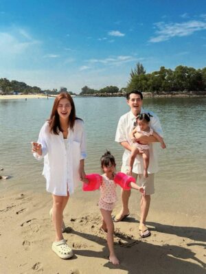 Dong Nhi Instagram - Grateful for the laughs, sunsets, and family moments shared at @rasasentosa . Sentosa was made even more magical with your incredible hospitality ā¤ļø
#nhithangfamily
#DiscoverSentosa
#SentosaIsland
#SentosaDiscoverySquad
#discoversentosa #singapore #exploresingapore