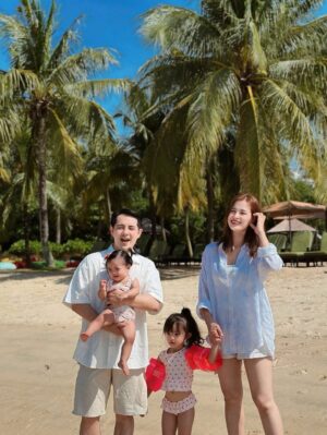 Dong Nhi Instagram - Grateful for the laughs, sunsets, and family moments shared at @rasasentosa . Sentosa was made even more magical with your incredible hospitality ā¤ļø
#nhithangfamily
#DiscoverSentosa
#SentosaIsland
#SentosaDiscoverySquad
#discoversentosa #singapore #exploresingapore