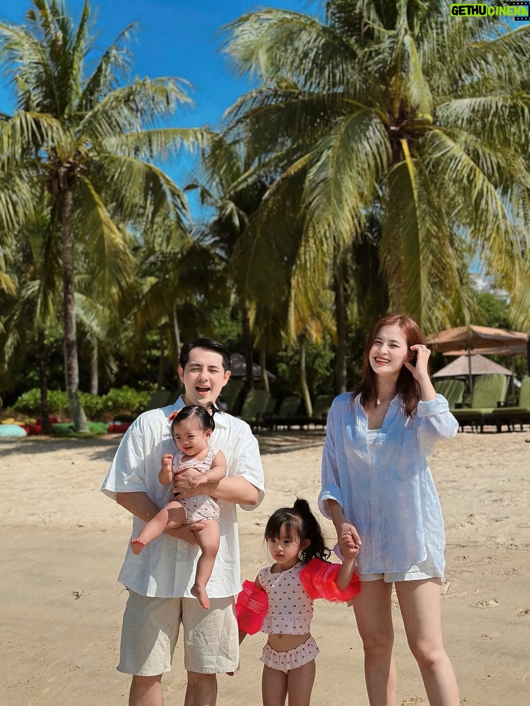 Dong Nhi - 9.8K Likes - Grateful for the laughs, sunsets, and family moments shared at @rasasentosa . Sentosa was made even more magical with your incredible hospitality ❤️

#nhithangfamily
#DiscoverSentosa
#SentosaIsland 
#SentosaDiscoverySquad
#discoversentosa #singapore #exploresingapore
