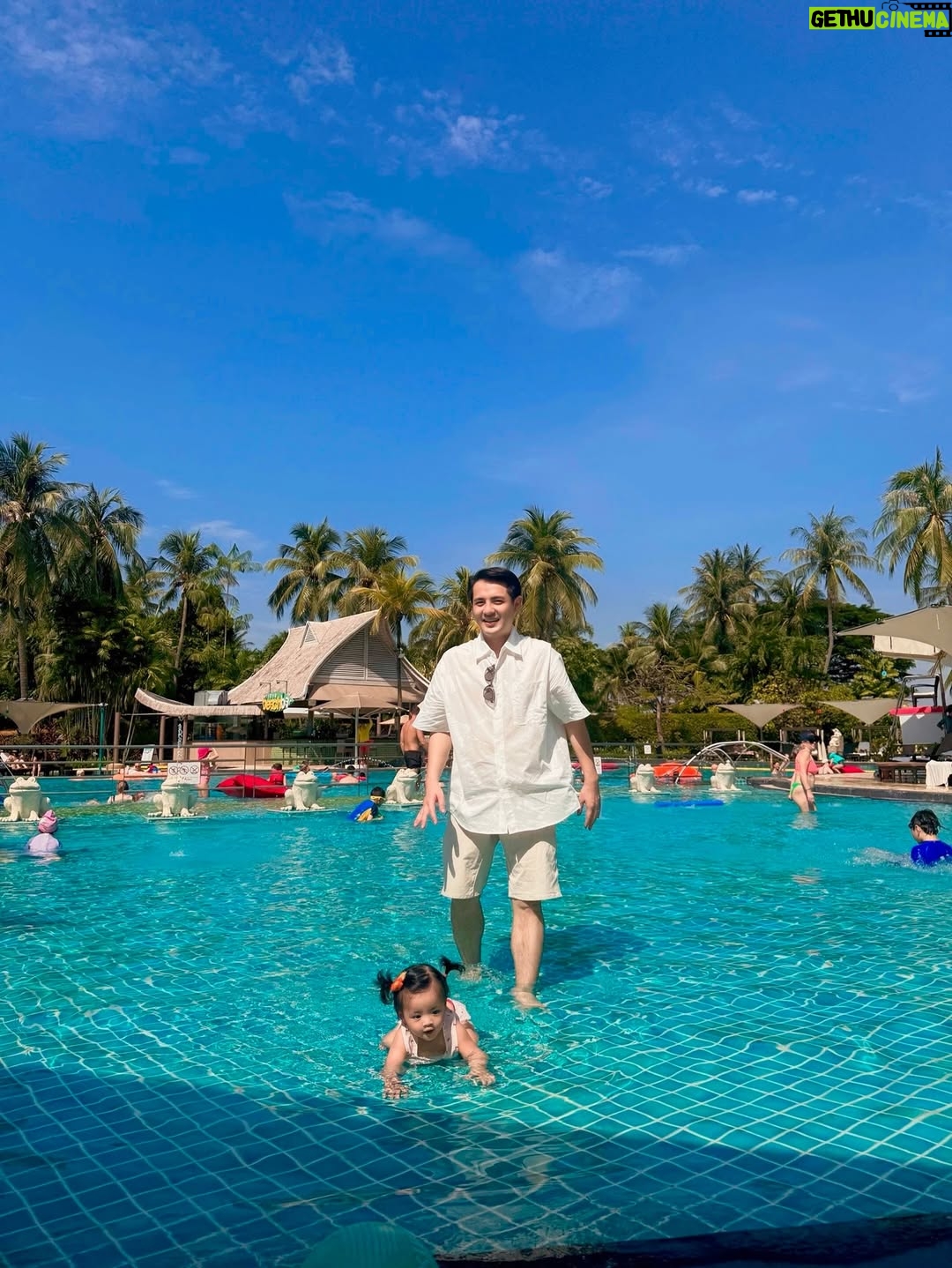 Dong Nhi - 9.8K Likes - Grateful for the laughs, sunsets, and family moments shared at @rasasentosa . Sentosa was made even more magical with your incredible hospitality ❤️

#nhithangfamily
#DiscoverSentosa
#SentosaIsland 
#SentosaDiscoverySquad
#discoversentosa #singapore #exploresingapore