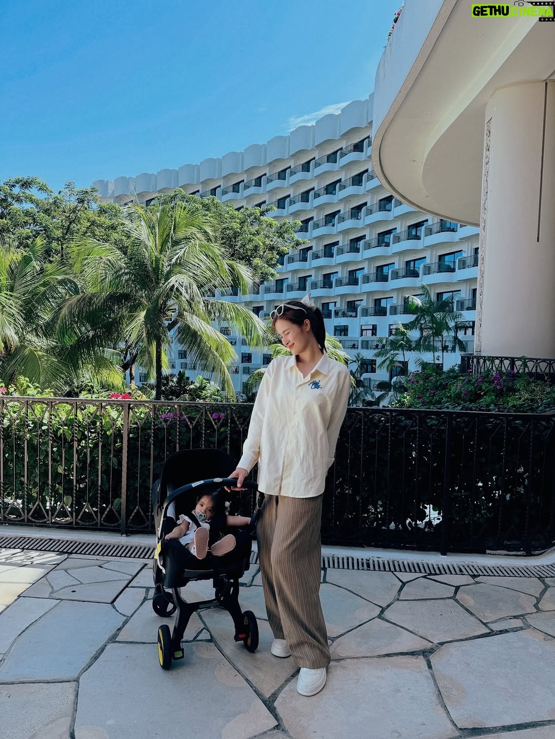 Dong Nhi - 9.8K Likes - Grateful for the laughs, sunsets, and family moments shared at @rasasentosa . Sentosa was made even more magical with your incredible hospitality ❤️

#nhithangfamily
#DiscoverSentosa
#SentosaIsland 
#SentosaDiscoverySquad
#discoversentosa #singapore #exploresingapore