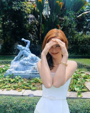 Dong Nhi Instagram - Missing Bangkok already
Leaf weaving workshop with the girls and @tiffanyandco š©µ
#DongNhi #TiffanyAndCoBangkok #TiffanyAndCo